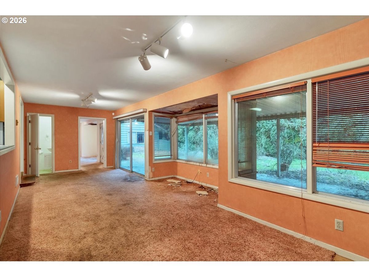 112 Northeast Green Court Albany, OR 97321 - Photo 18 of 46