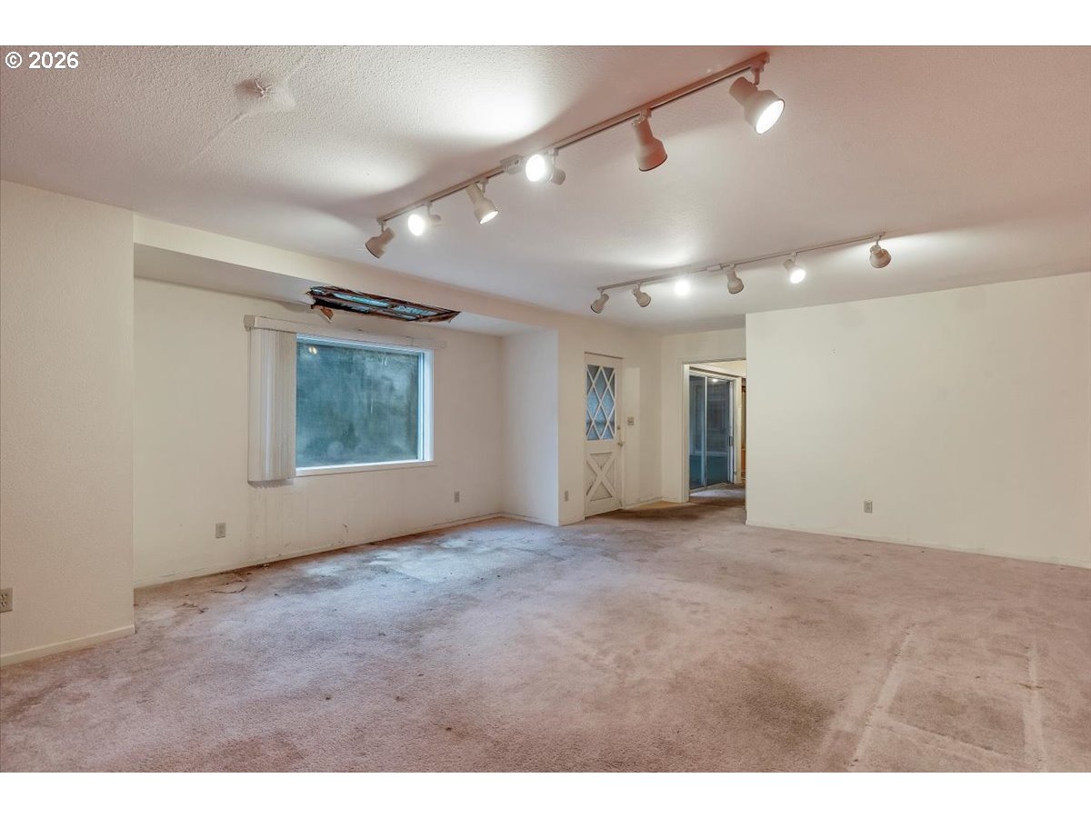 112 Northeast Green Court Albany, OR 97321 - Photo 23 of 46