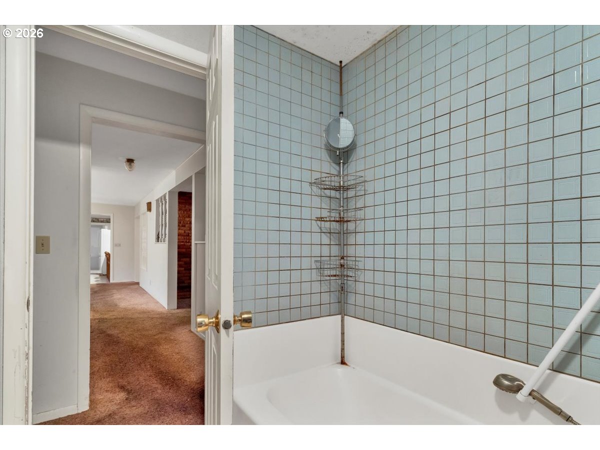 112 Northeast Green Court Albany, OR 97321 - Photo 35 of 46