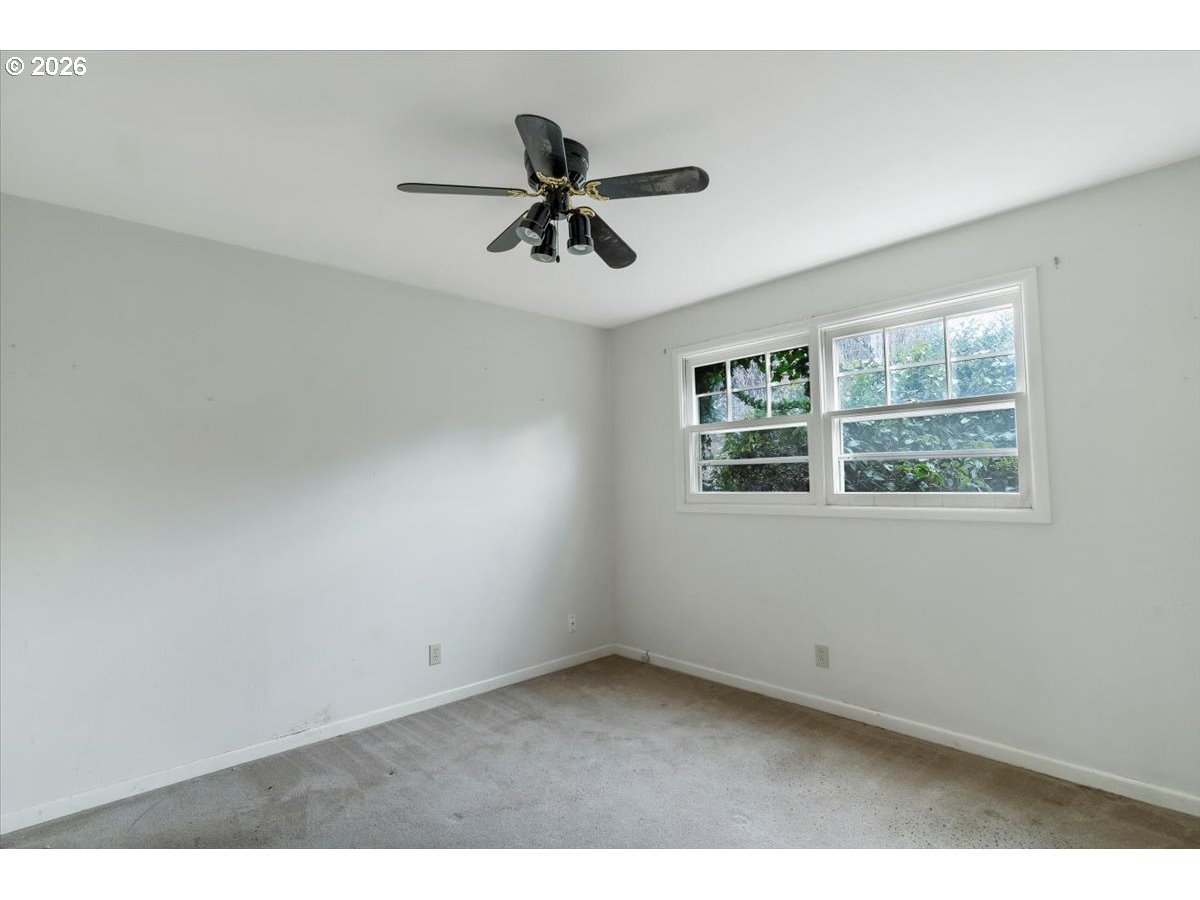 112 Northeast Green Court Albany, OR 97321 - Photo 37 of 46