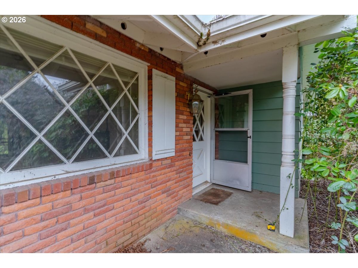 112 Northeast Green Court Albany, OR 97321 - Photo 4 of 46