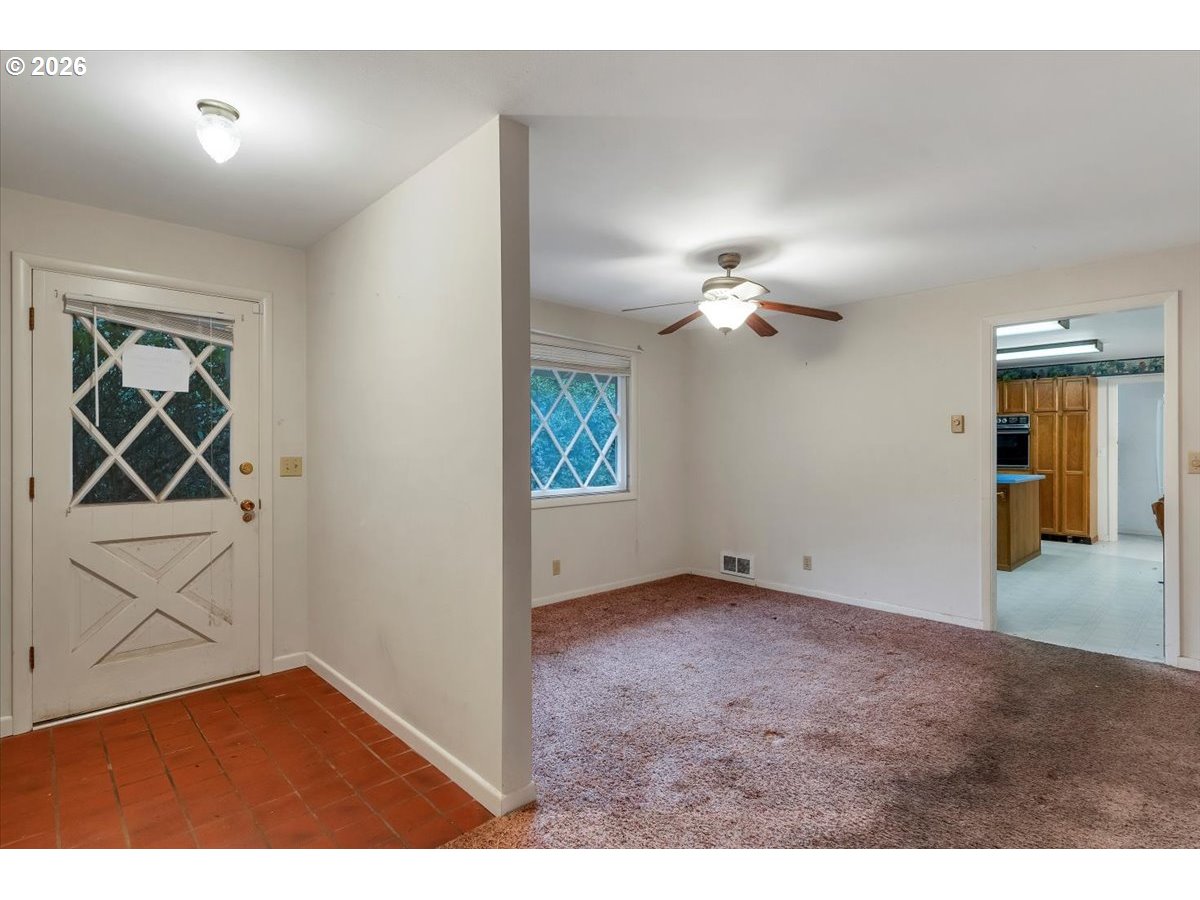 112 Northeast Green Court Albany, OR 97321 - Photo 8 of 46