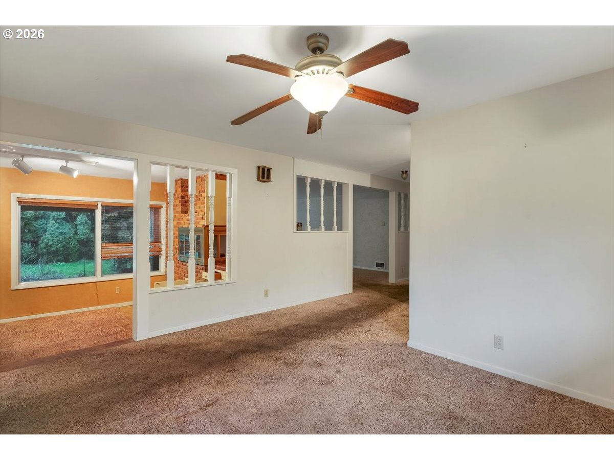 112 Northeast Green Court Albany, OR 97321 - Photo 10 of 46