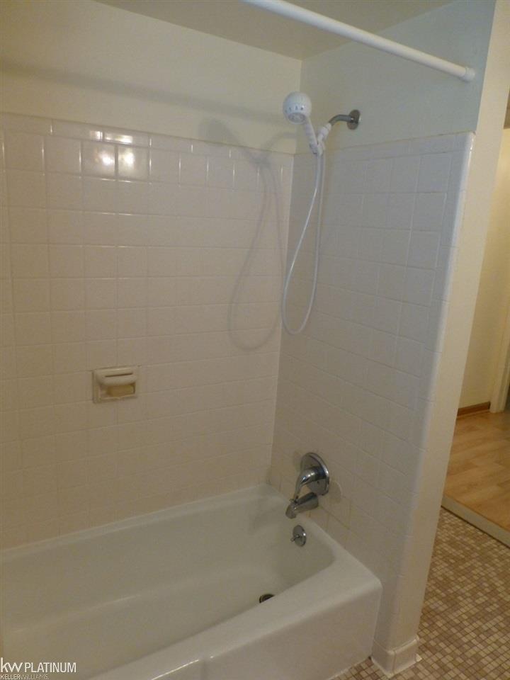 491 Miller Avenue, Unit 206 Rochester, MI 48307 - Photo 17 of 20 31386544-16.JPG