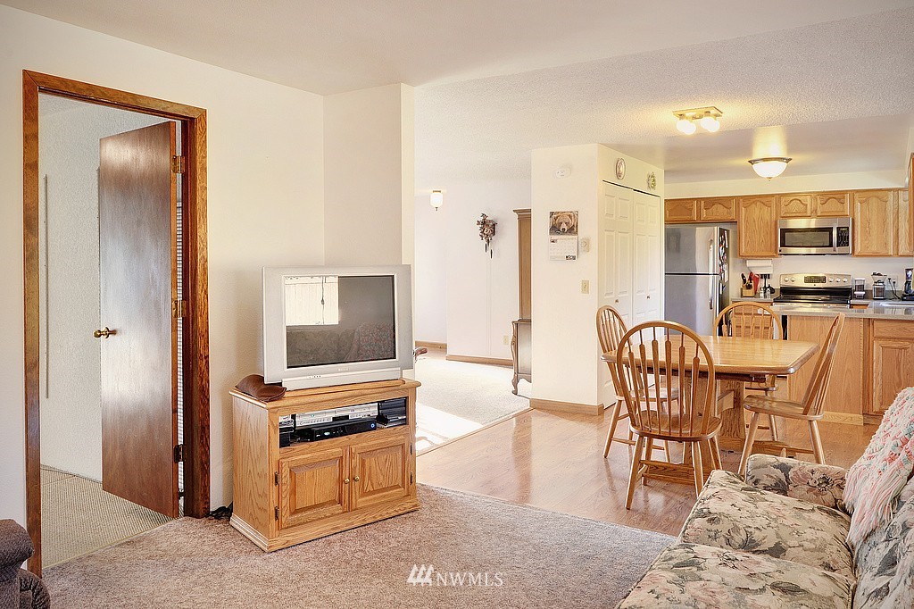 630 217th Street Southwest Bothell, WA 98021 - Photo 6 of 21