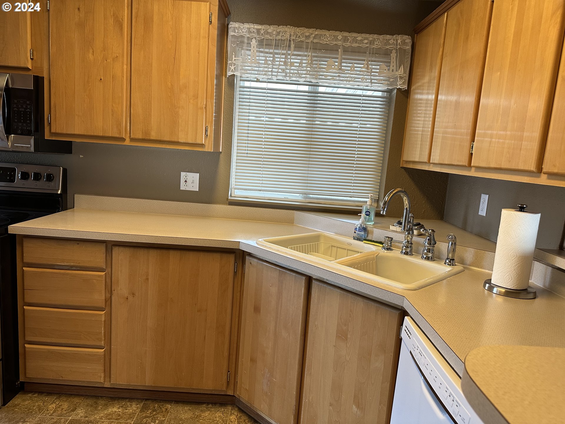 15889 Sunset Strip, Unit 53 Brookings, OR 97415 - Photo 3 of 14 Kitchen