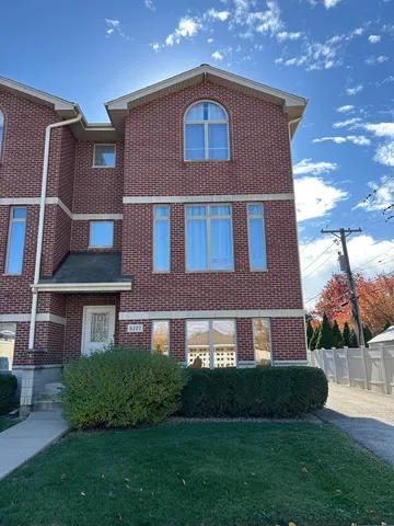 $3,300 | 9207 Gerritsen Avenue, Unit 9207, Brookfield, IL 60513