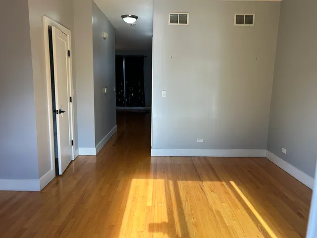 $3,300 | 9207 Gerritsen Avenue, Unit 9207, Brookfield, IL 60513