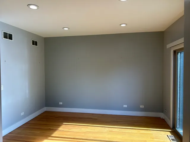 $3,300 | 9207 Gerritsen Avenue, Unit 9207, Brookfield, IL 60513