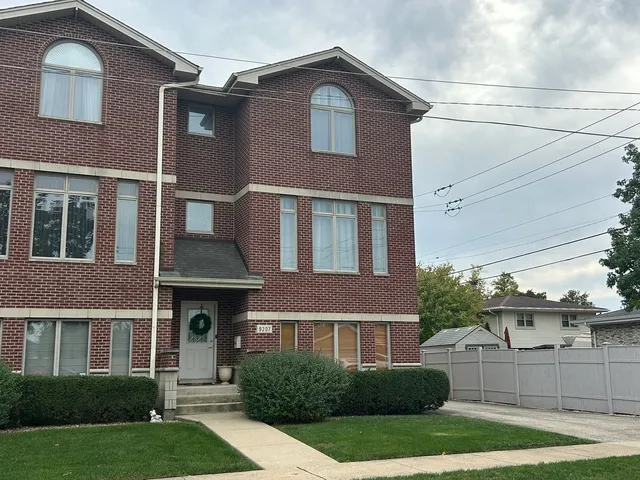 $3,300 | 9207 Gerritsen Avenue, Unit 9207, Brookfield, IL 60513
