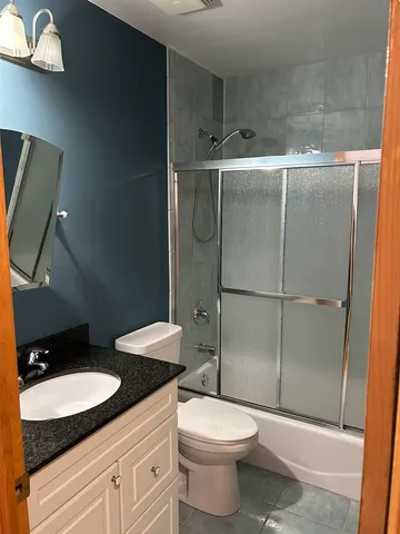 $3,300 | 9207 Gerritsen Avenue, Unit 9207, Brookfield, IL 60513