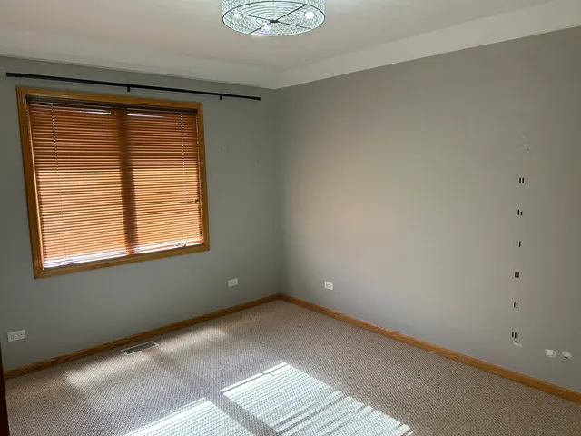 $3,300 | 9207 Gerritsen Avenue, Unit 9207, Brookfield, IL 60513