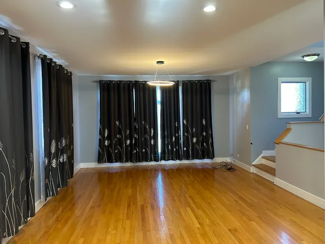 $3,300 | 9207 Gerritsen Avenue, Unit 9207, Brookfield, IL 60513