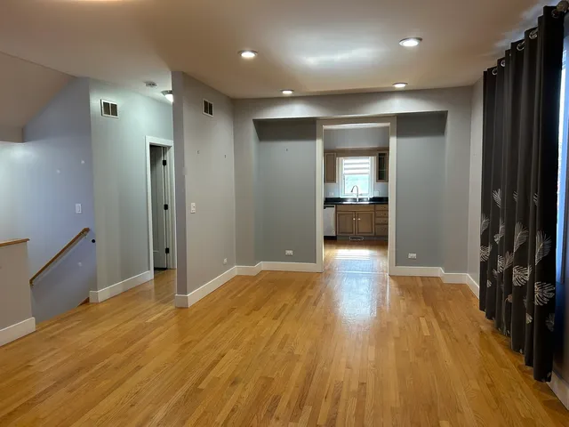 $3,300 | 9207 Gerritsen Avenue, Unit 9207, Brookfield, IL 60513