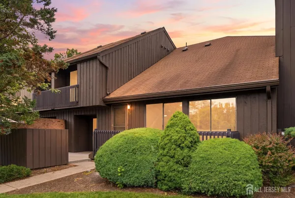 $649,000 | 438 Westgate Drive, Edison, NJ 08820
