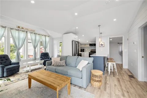 $699,000 | 39 Edwards Avenue, South Kingstown, RI 02879