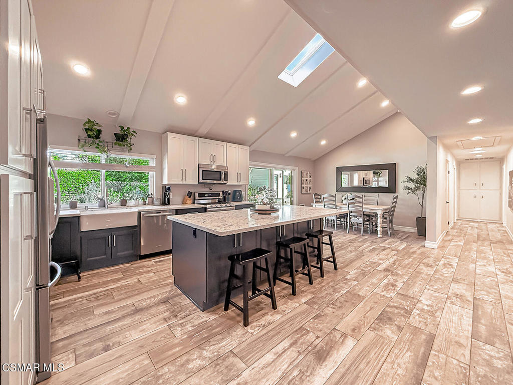 3122 Springfield Street Simi Valley, CA 93063 - Photo 12 of 72 Gallery Image 12