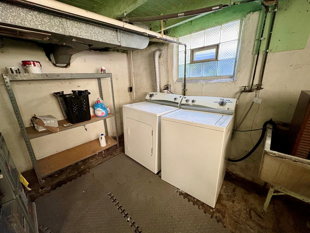 511 California Hollow Road Imperial, PA 15126 - Photo 17 of 19 Washer/Dryer in basement- they stay