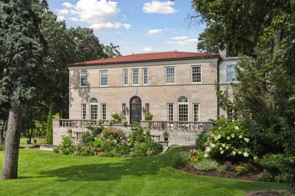 $2,490,000 | 2308 West Lake Of The Isles Parkway, Minneapolis, MN 55405