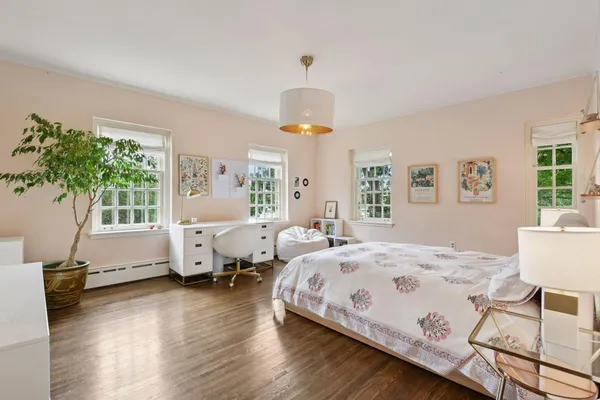 $2,490,000 | 2308 West Lake Of The Isles Parkway, Minneapolis, MN 55405