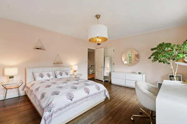 $2,490,000 | 2308 West Lake Of The Isles Parkway, Minneapolis, MN 55405