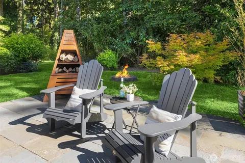 $1,695,000 | 13874 La Vigne Court Northeast, Bainbridge Island, WA 98110