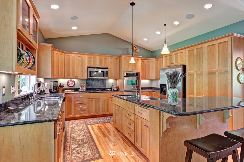260 South Saylor Road Camano Island, WA 98282 - Photo 3 of 23 Gallery Image 3