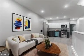 $2,350 | 667 North 39th Street, Unit 1, Philadelphia, PA 19104
