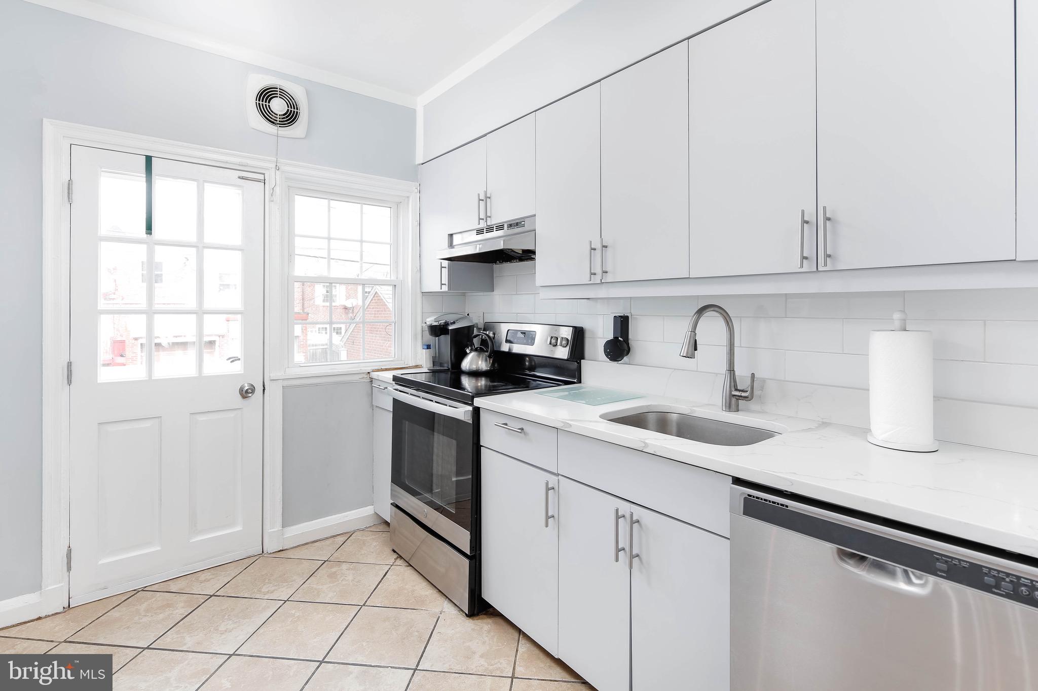 1650 Roundhill Road Baltimore, MD 21218 - Photo 12 of 30