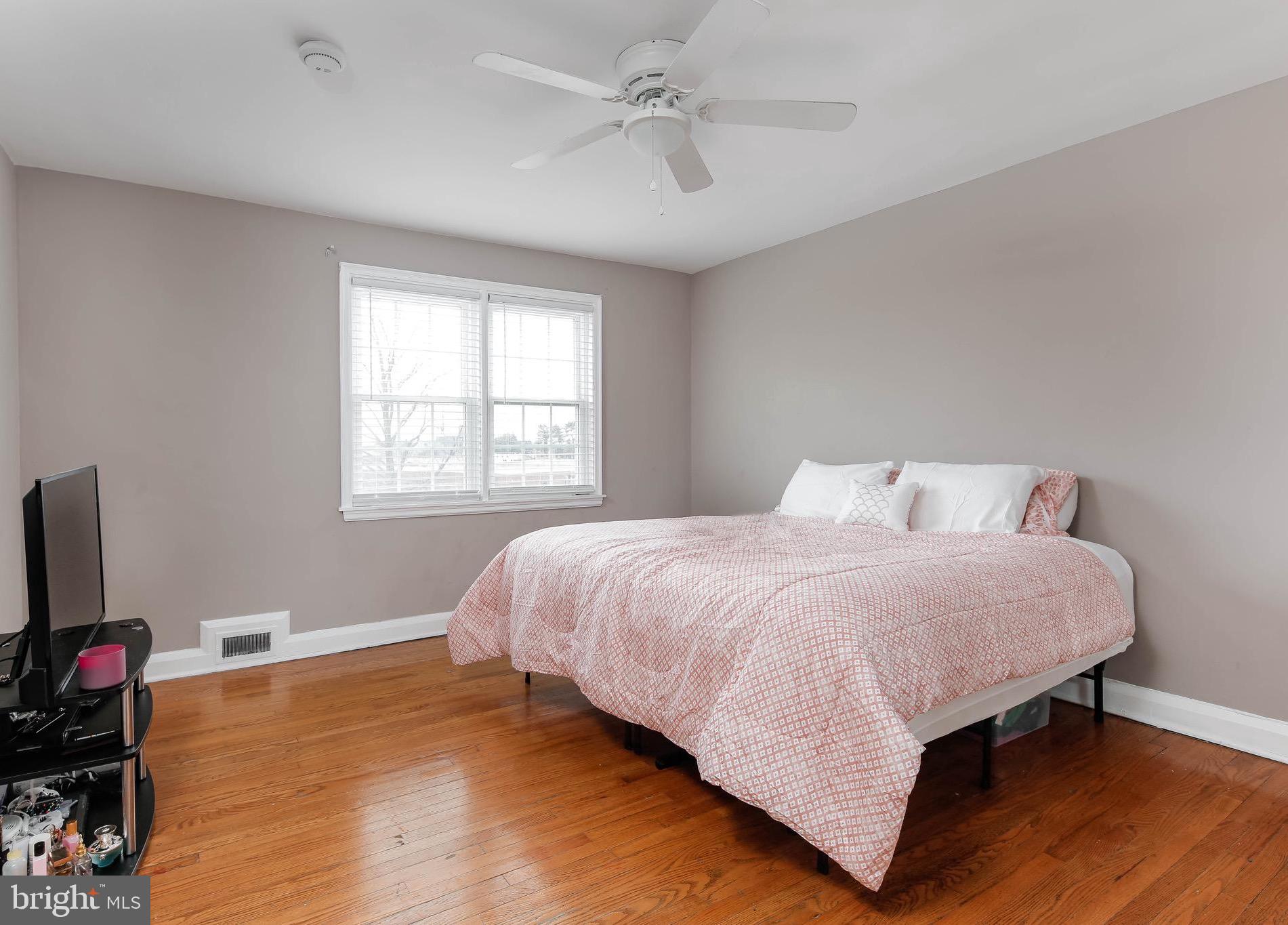 1650 Roundhill Road Baltimore, MD 21218 - Photo 17 of 30