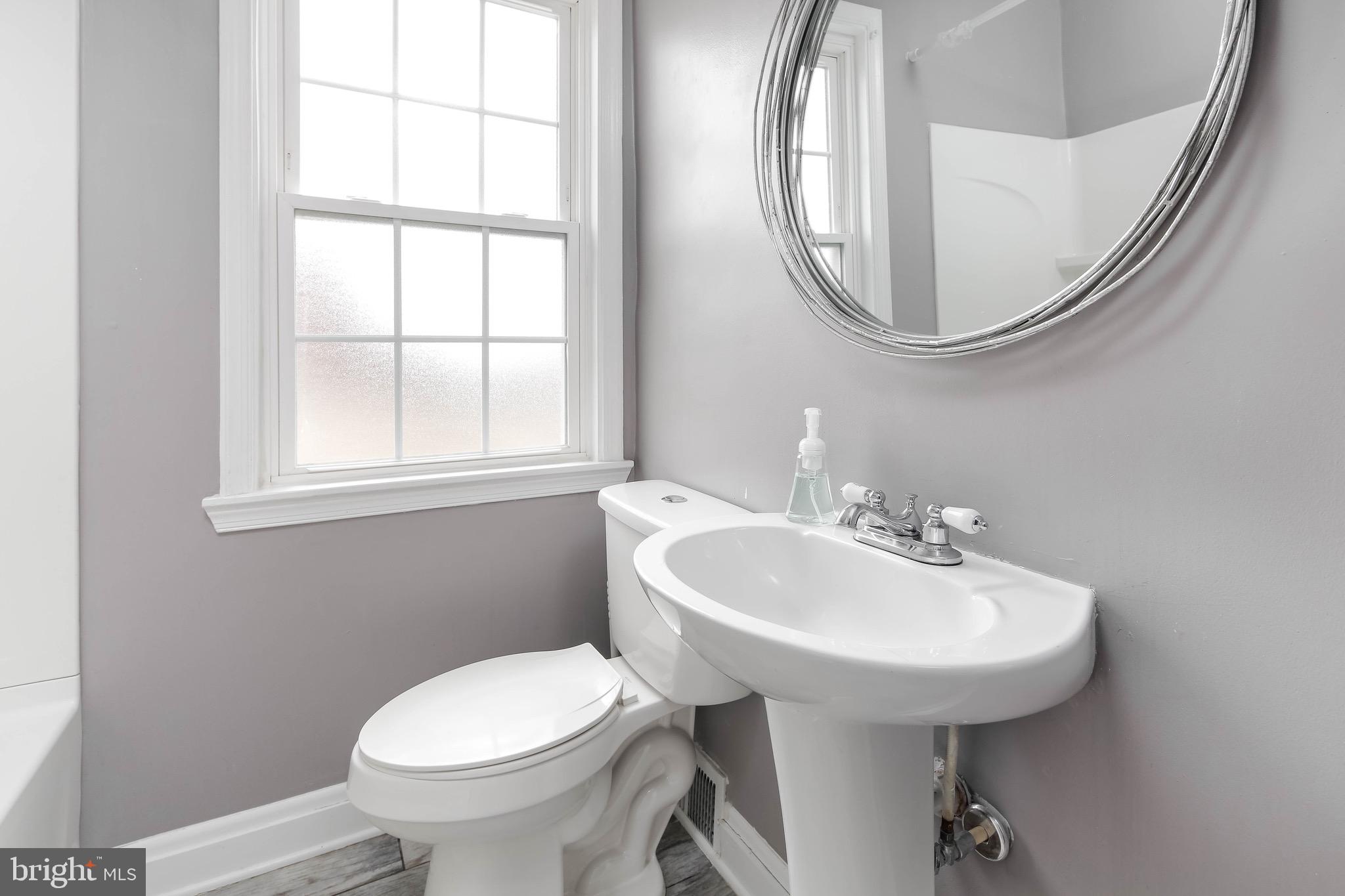 1650 Roundhill Road Baltimore, MD 21218 - Photo 18 of 30