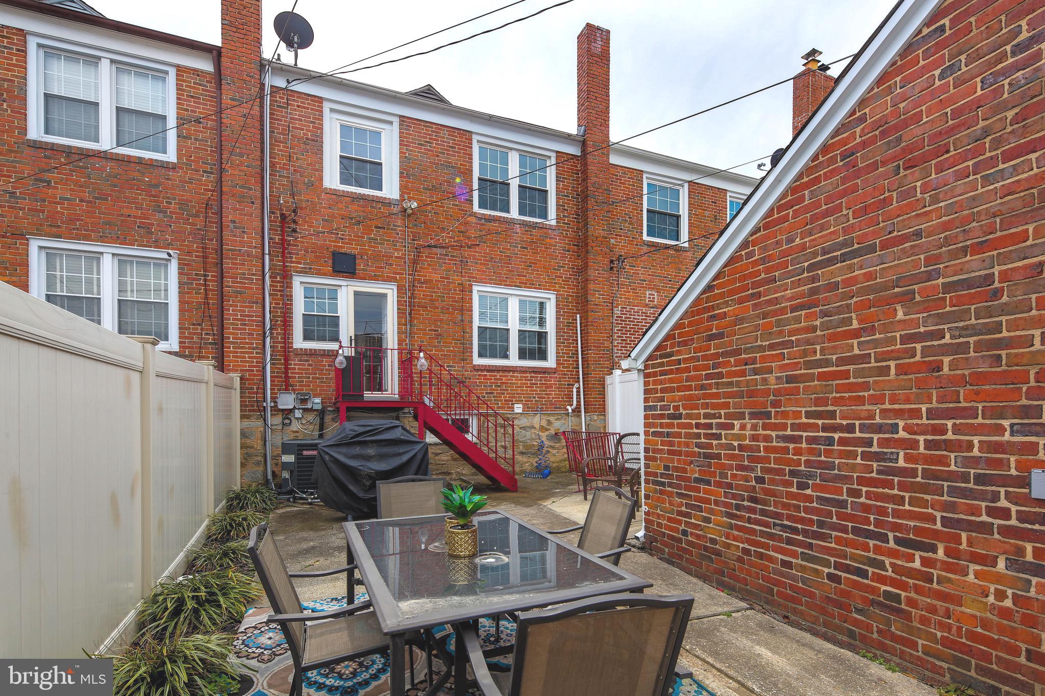 1650 Roundhill Road Baltimore, MD 21218 - Photo 29 of 30