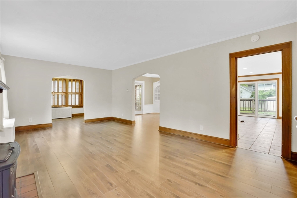 33 Olmsted Drive Springfield, MA 01108 - Photo 2 of 23
