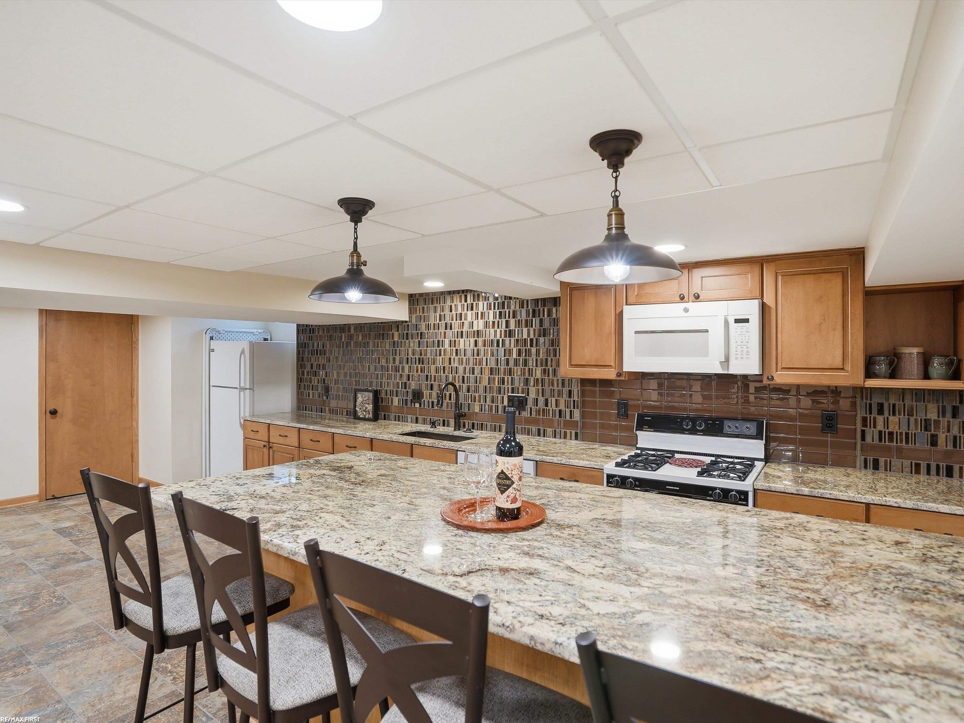 47431 Kathleen Road Macomb, MI 48044 - Photo 33 of 50