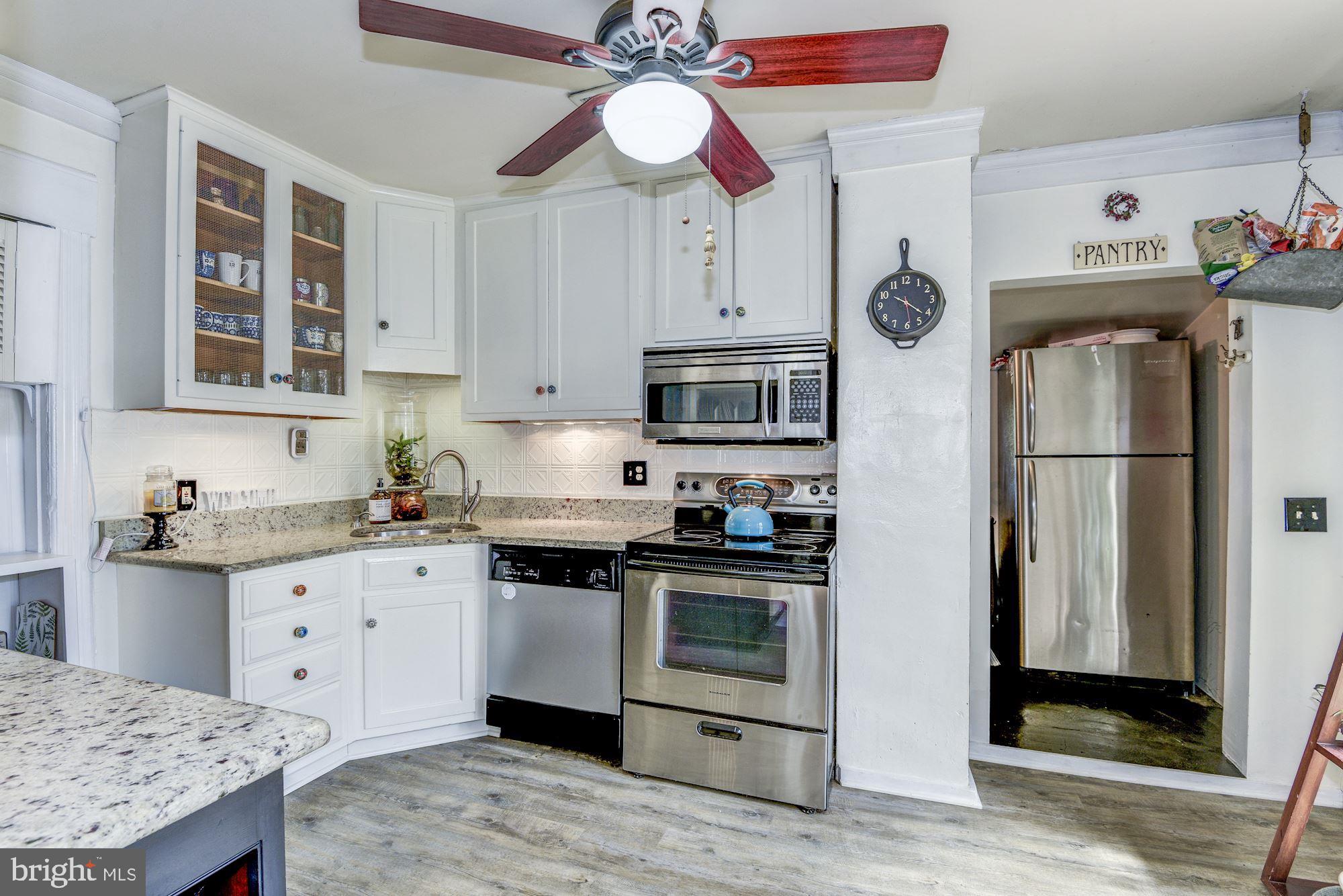 6348 Hopewell Road The Plains, VA 20198 - Photo 15 of 50 Beautifully updated kitchen w/ SS appliances