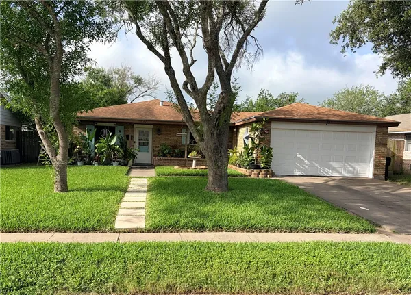 $259,900 | 305 Birchwood Drive, Kingsville, TX 78363