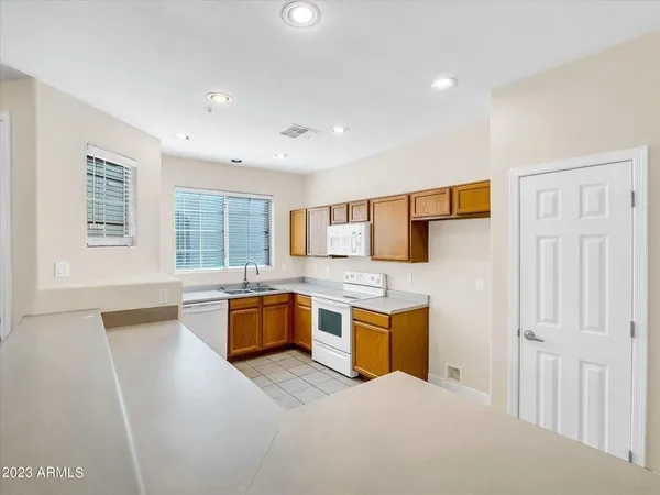 $1,950 | 1330 South Aaron, Unit 216, Mesa, AZ 85209