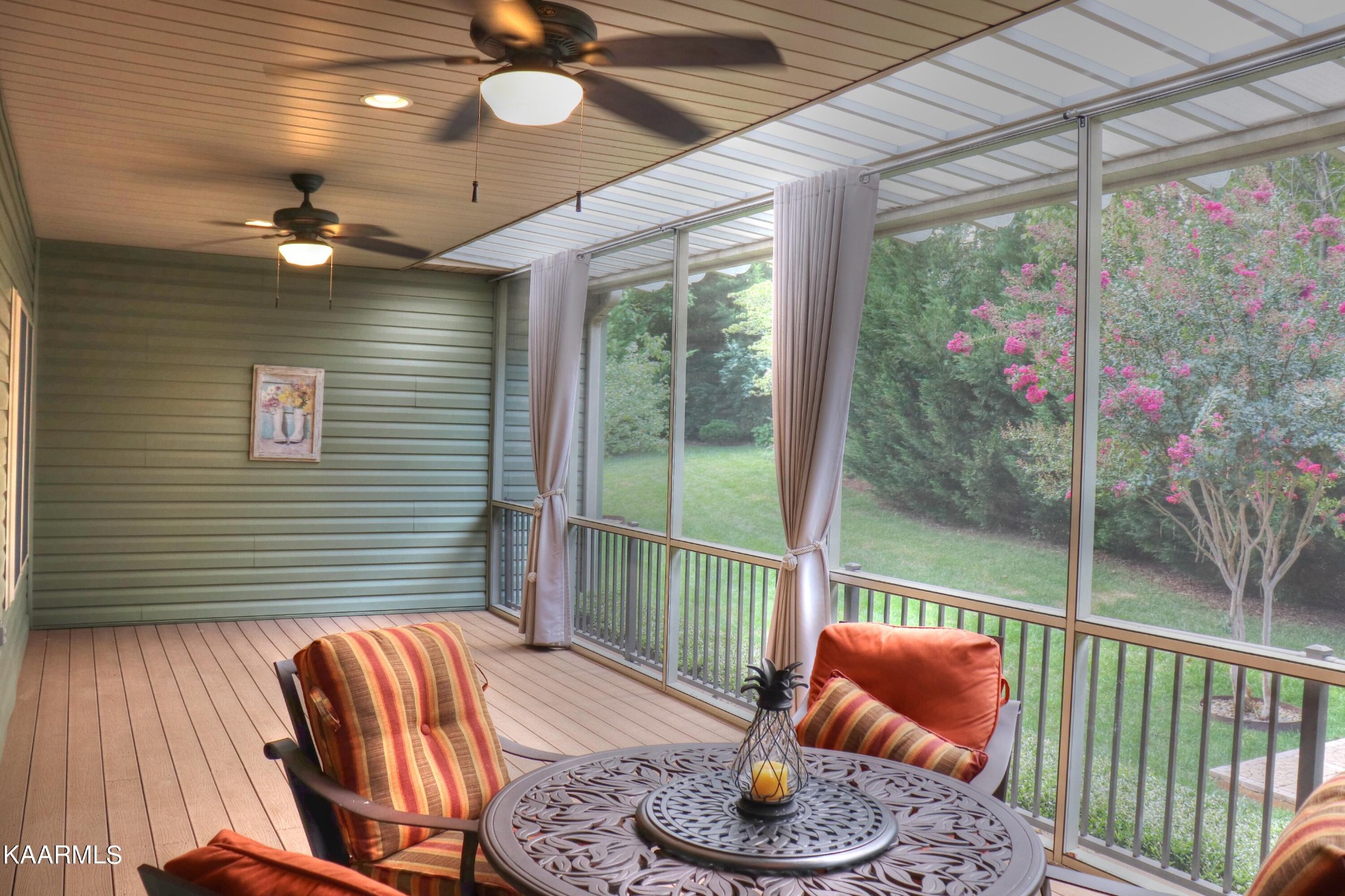 418 Cheeyo Place Loudon, TN 37774 - Photo 11 of 33 a outdoor living space with furniture