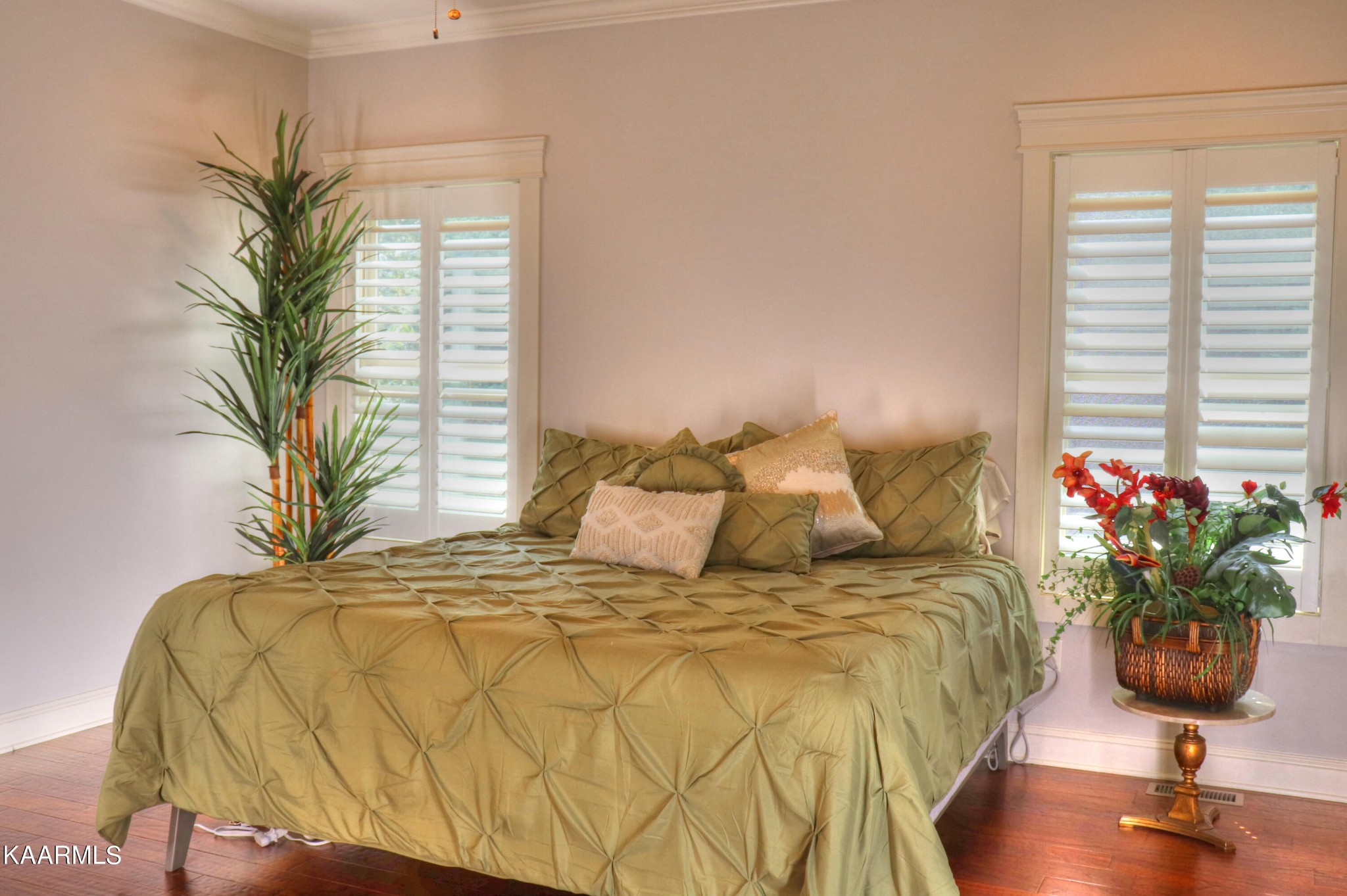 418 Cheeyo Place Loudon, TN 37774 - Photo 20 of 33 a bedroom with a bed and a potted plant