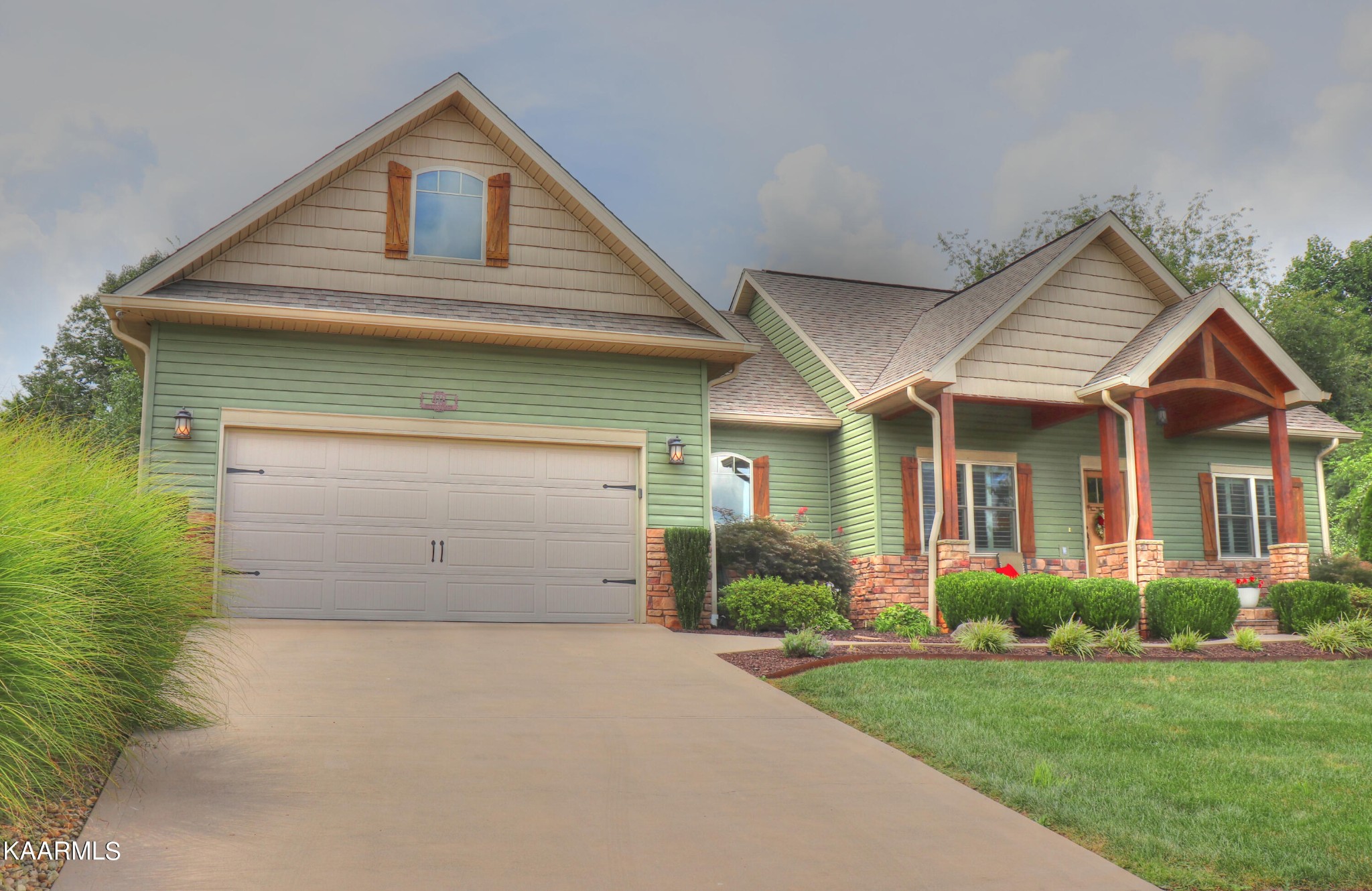 418 Cheeyo Place Loudon, TN 37774 - Photo 2 of 33 a front view of house with a garden
