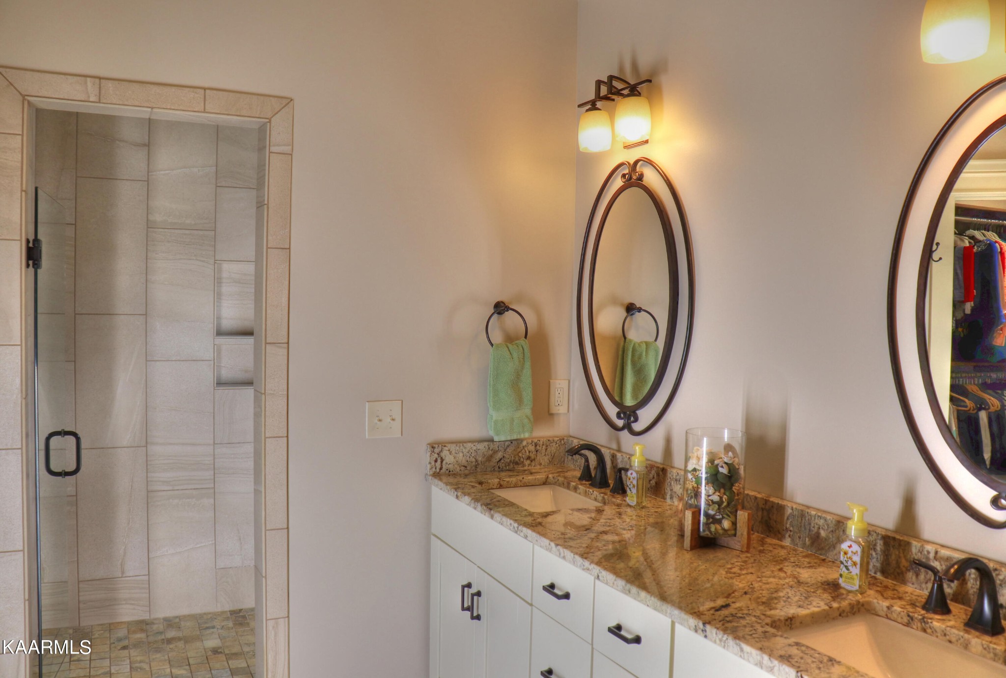 418 Cheeyo Place Loudon, TN 37774 - Photo 22 of 33 a bathroom with a sink and a mirror