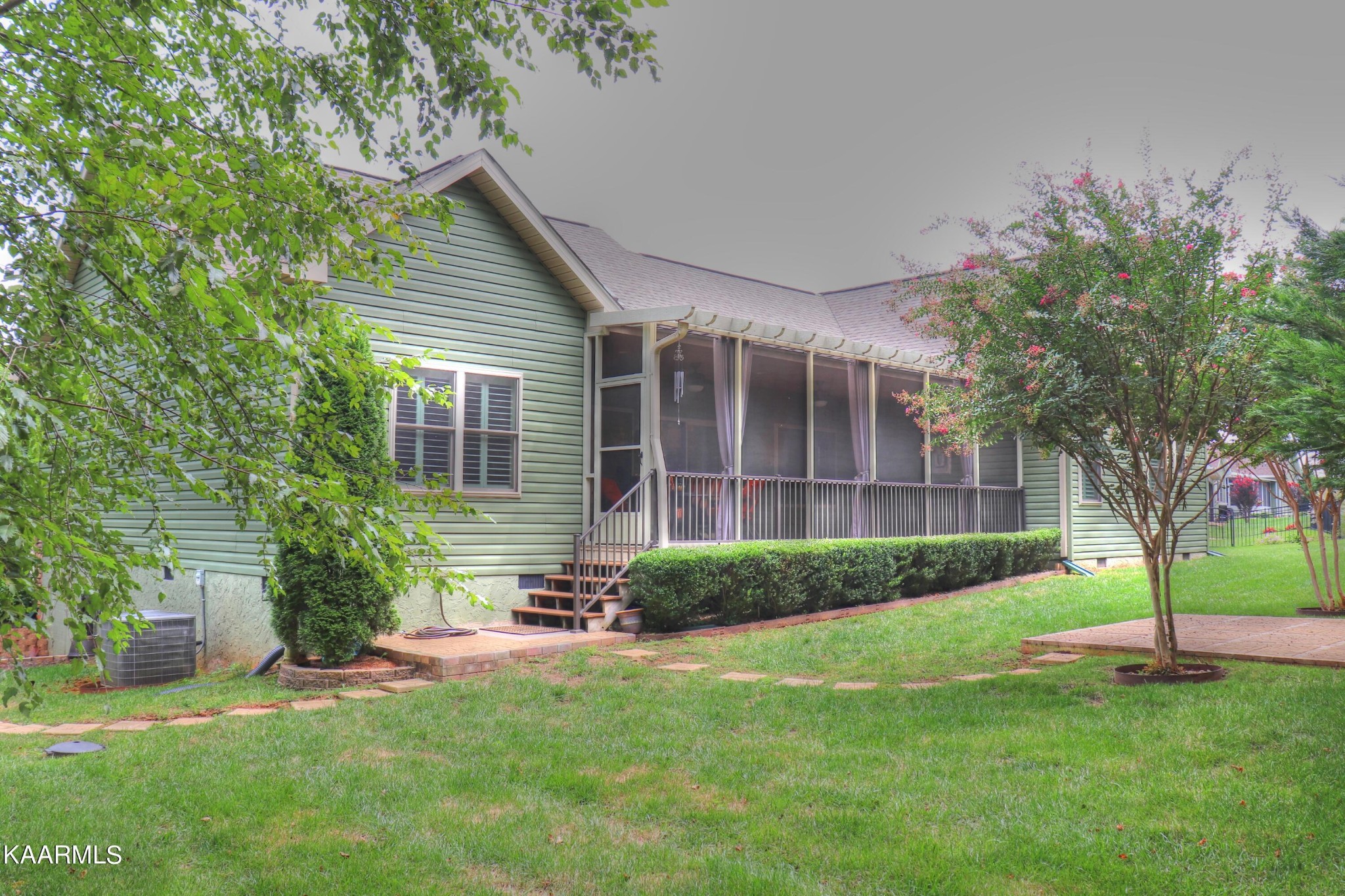418 Cheeyo Place Loudon, TN 37774 - Photo 5 of 33 a front view of a house with a garden