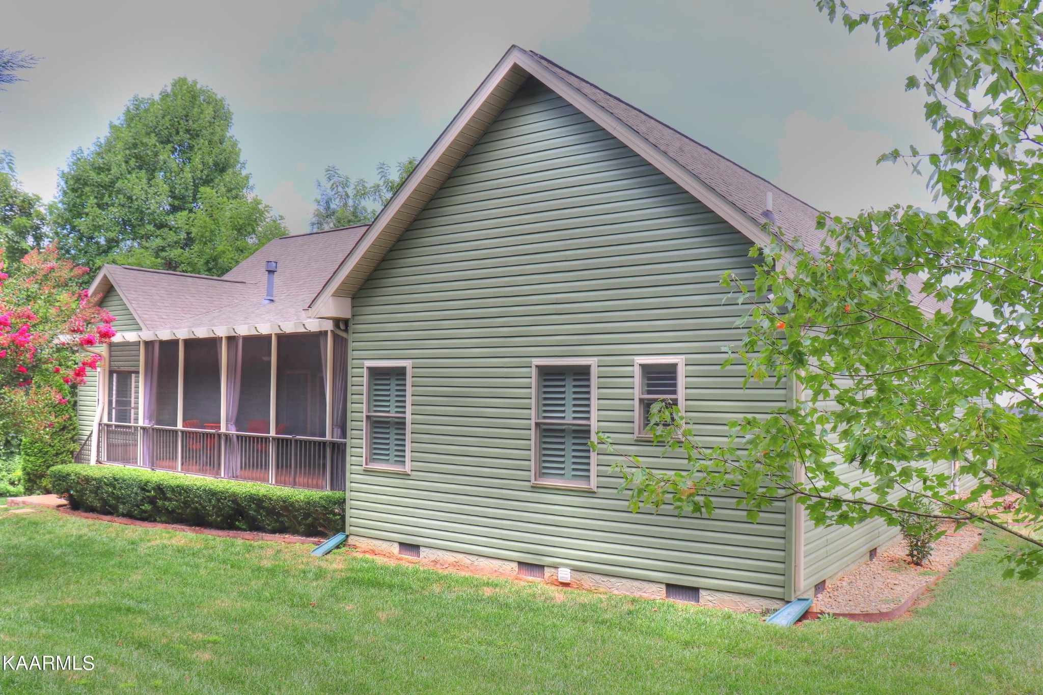 418 Cheeyo Place Loudon, TN 37774 - Photo 7 of 33 a view of a house with a yard