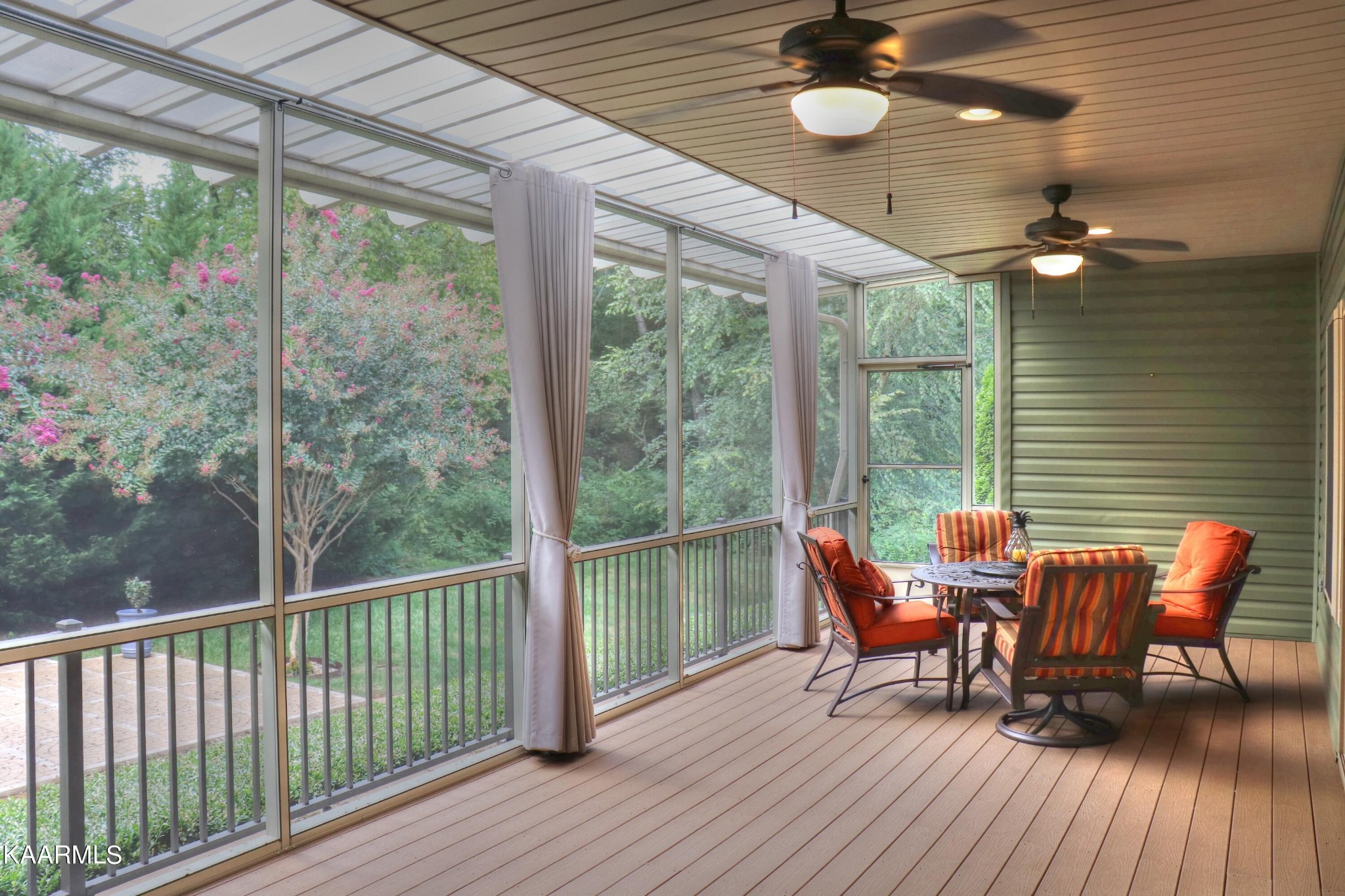 418 Cheeyo Place Loudon, TN 37774 - Photo 10 of 33 a view of a patio with a dining table and chairs