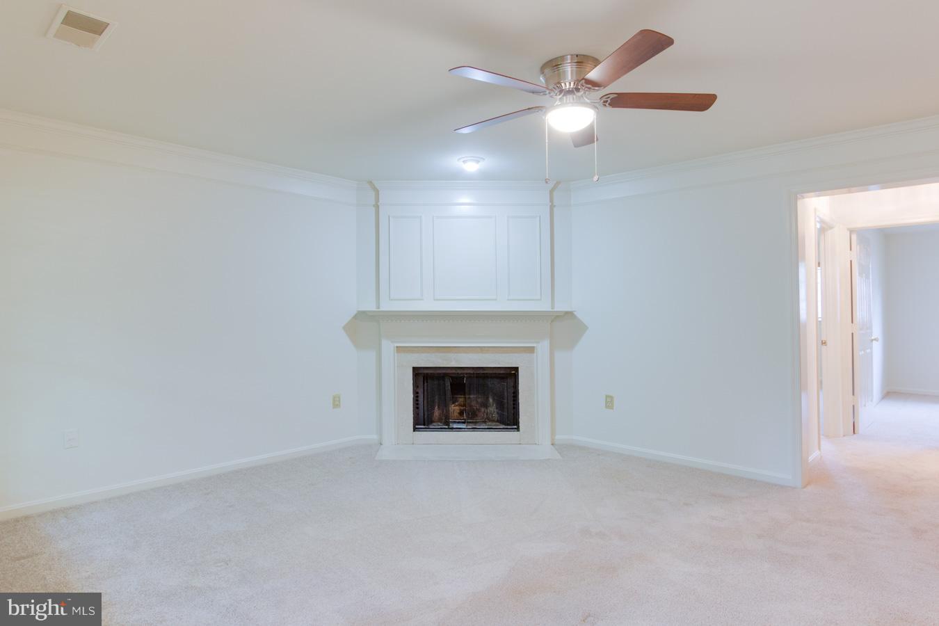 11200 Rienzi Place, Unit 102 Manassas, VA 20109 - Photo 14 of 30 Living Room