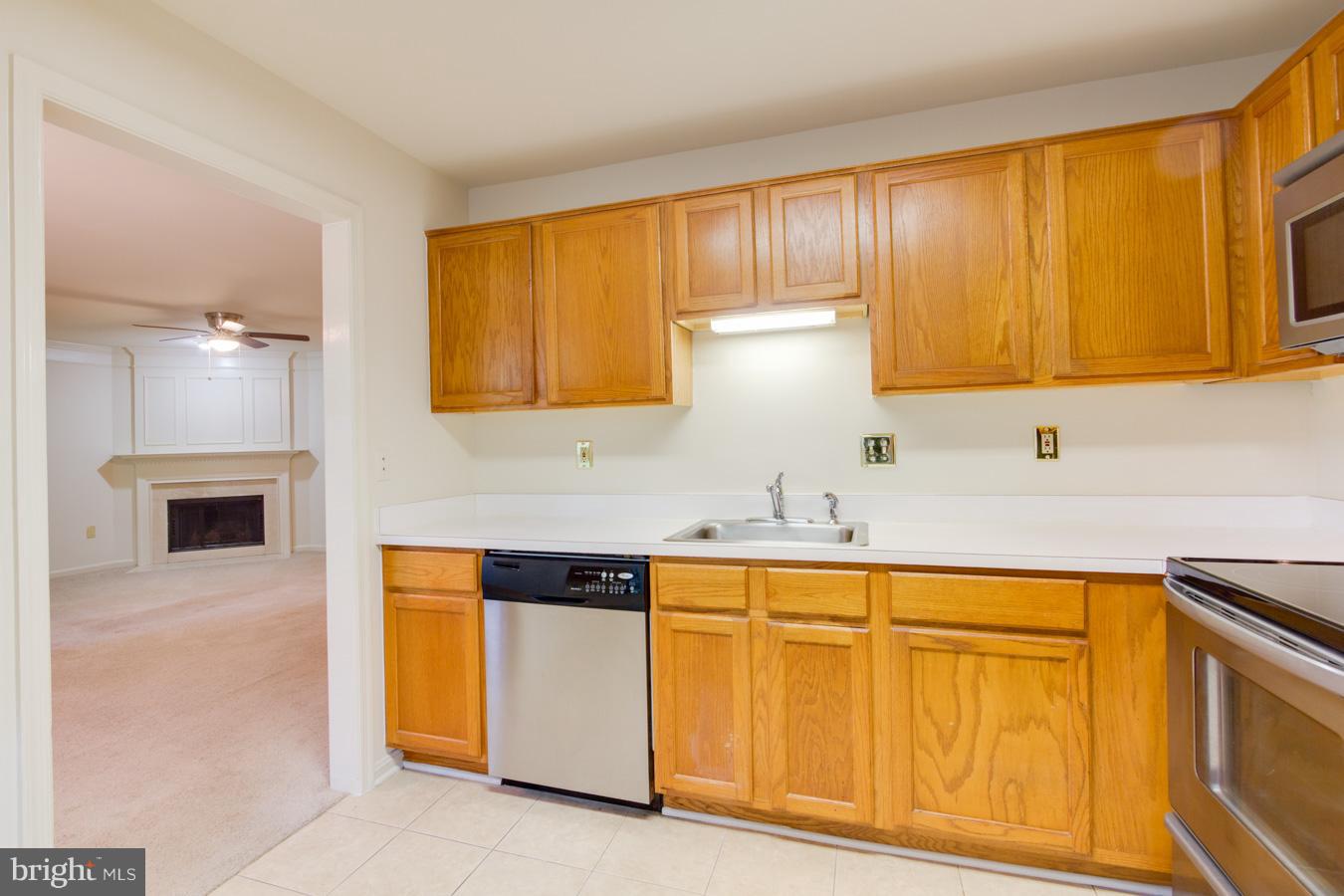 11200 Rienzi Place, Unit 102 Manassas, VA 20109 - Photo 7 of 30 Kitchen