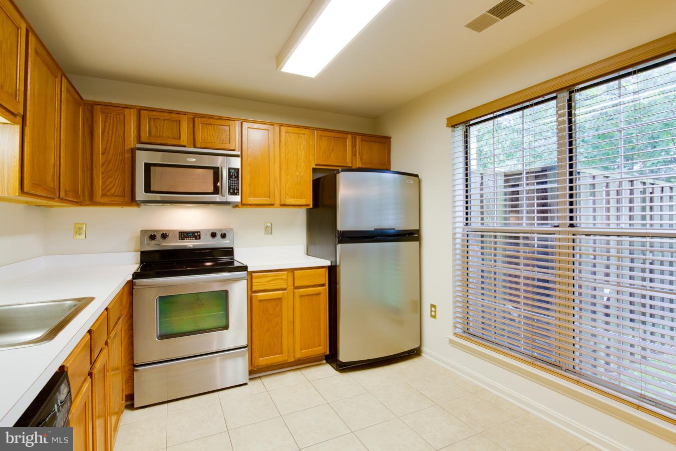 11200 Rienzi Place, Unit 102 Manassas, VA 20109 - Photo 8 of 30 Kitchen