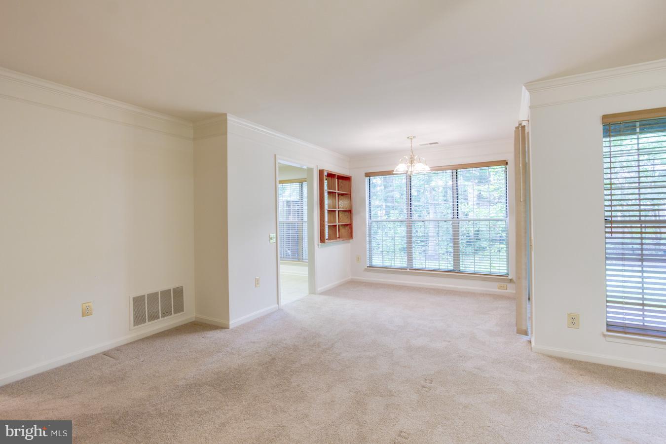 11200 Rienzi Place, Unit 102 Manassas, VA 20109 - Photo 10 of 30 Dining Room