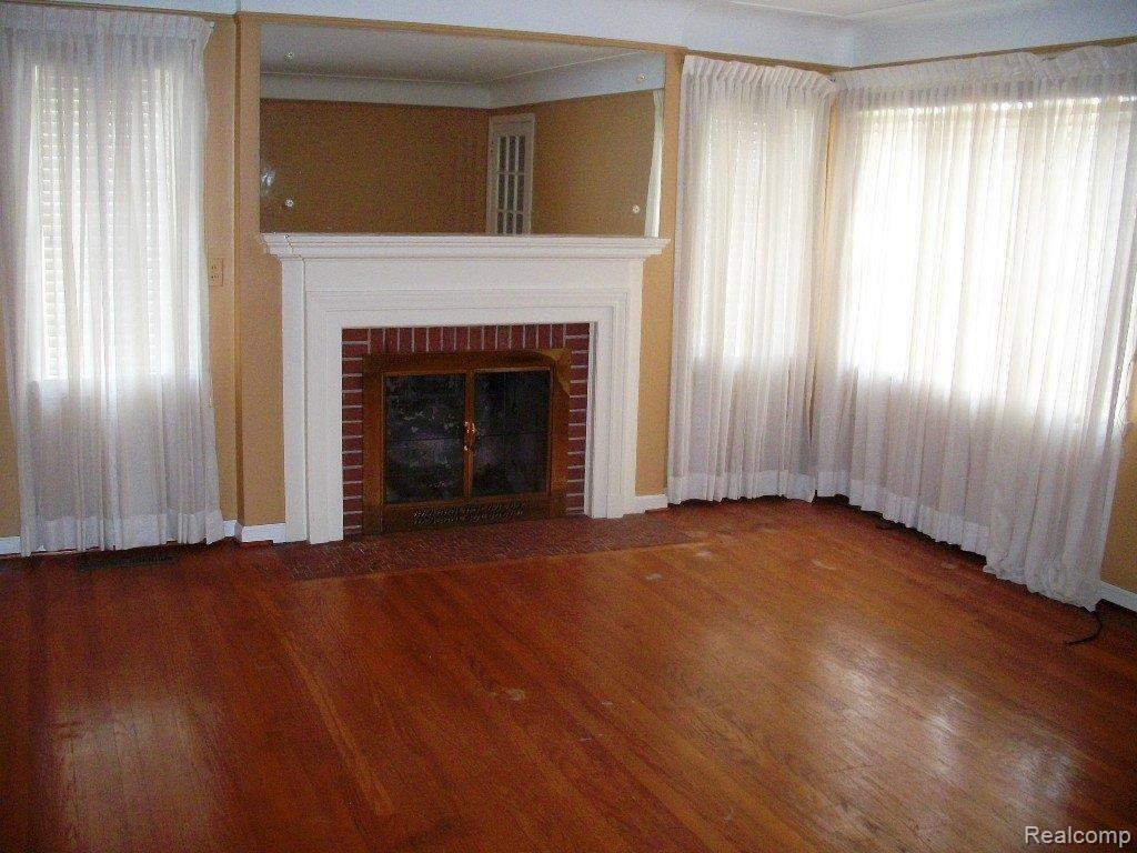 14832 East 10 Mile Road Warren, MI 48089 - Photo 7 of 17 livingroom