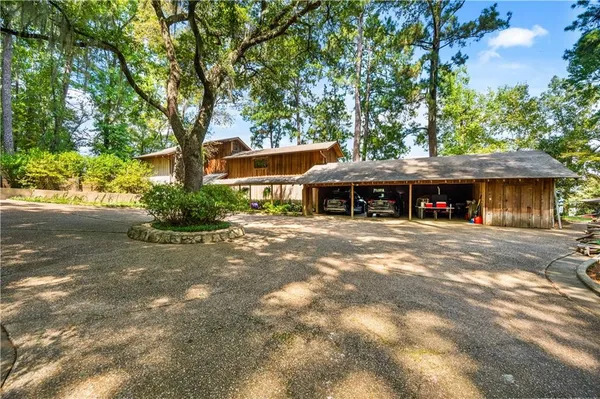 $889,900 | 137 Beechwood Lane, Natchitoches, LA 71457